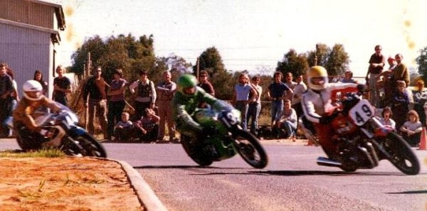 Twin shock TZ350 at Geraldton. Note the elf an safety..