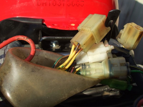Alternator-terminal-block-c.jpg