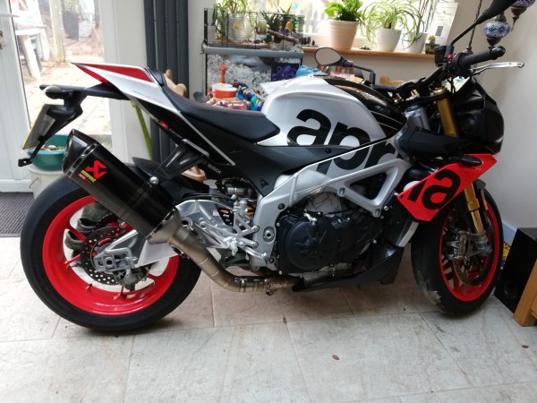 tuono v4 1100 factory.jpg