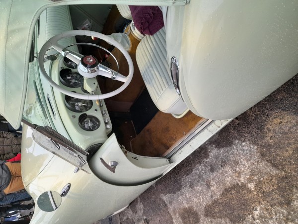 Kaiser Darrin, check the door opening