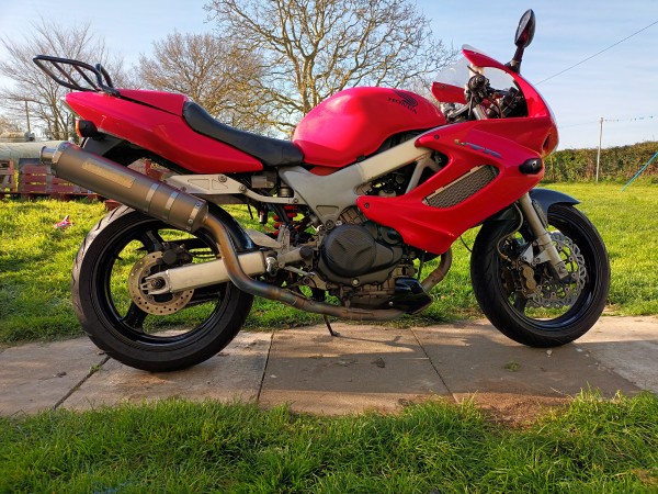 Nue Red 10422 2.jpg