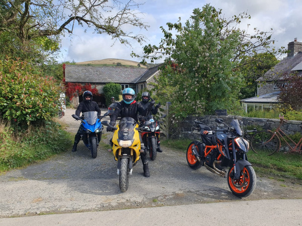 Fast group head out