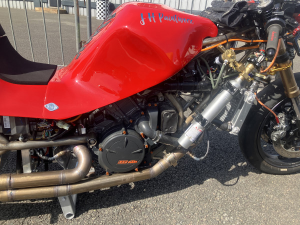 KTM V2