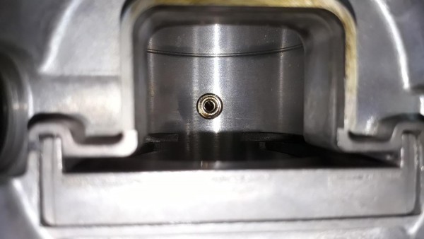 worn needle jet.jpg